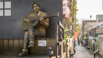 Calle dedicada a Kim Kwang-seok en la ciudad de Daegu. Fuente: CNN Calle dedicada a Kim Kwang-seok en la ciudad de Daegu. Fuente: CNN