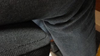 Distancia entre el borde del asiento de la silla y la pantorrilla. Fuente: Vitor Valeri Distancia entre el borde del asiento de la silla y la pantorrilla. Fuente: Vitor Valeri